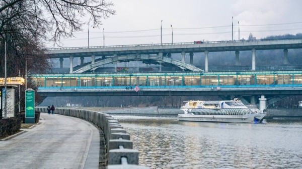 Московские набережные готовят к открытию навигации Московские набережные готовят к открытию навигации