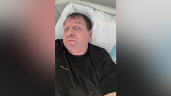 Российский боец Александр Емельяненко проведет в больнице около недели Российский боец Александр Емельяненко проведет в больнице около недели