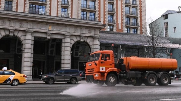 Вторая промывка дорог и тротуаров с шампунем началась в Москве Вторая промывка дорог и тротуаров с шампунем началась в Москве