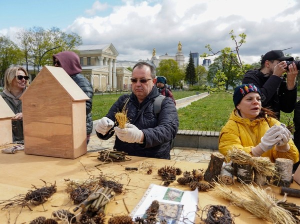 На московском общегородском субботнике посадили клены в честь солдат Великой Отечественной На московском общегородском субботнике посадили клены в честь солдат Великой Отечественной