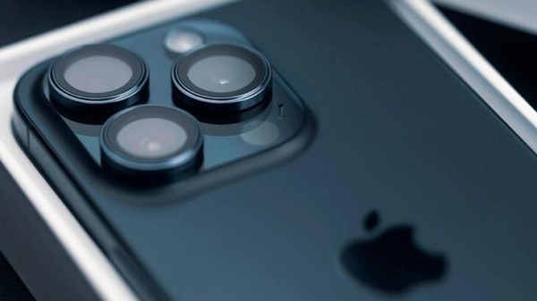 Нейросеть Grok Илона Маска научилась видеть через камеру iPhone Нейросеть Grok Илона Маска научилась видеть через камеру iPhone