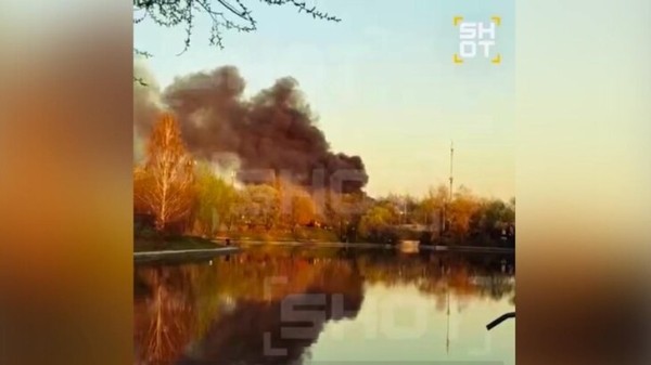 Пожар произошел в здании автотехцентра на Варшавском шоссе Пожар произошел в здании автотехцентра на Варшавском шоссе