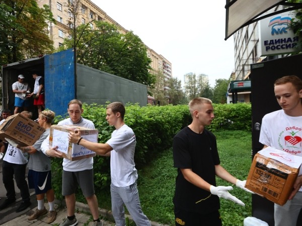 Столичные волонтеры приближают победу