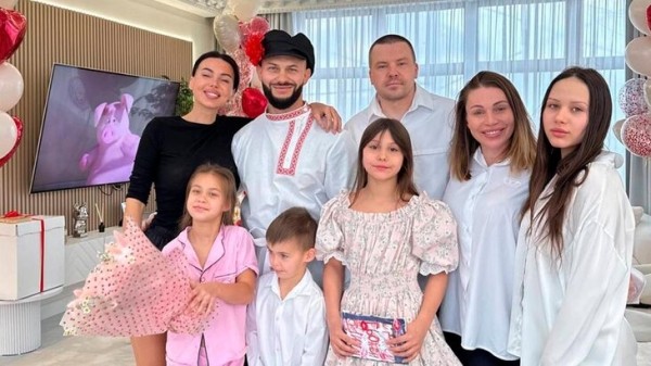 Детей Самойловой и Джигана "забрала" полиция Дубая Детей Самойловой и Джигана "забрала" полиция Дубая