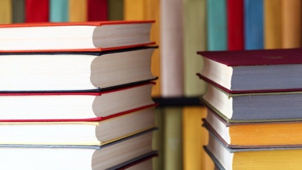 Издательство "Эксмо" отправило партнерам список книг для изъятия из продажи Издательство "Эксмо" отправило партнерам список книг для изъятия из продажи