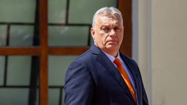 Орбан выразил возмущение по поводу признания партии АдГ правоэкстремистской организацией Орбан выразил возмущение по поводу признания партии АдГ правоэкстремистской организацией