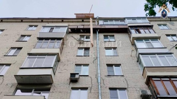Рабочий погиб в результате падения с крыши на Ленинском проспекте Москвы Рабочий погиб в результате падения с крыши на Ленинском проспекте Москвы