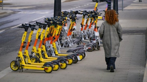 Сервисы кикшеринга ограничили передвижение электросамокатов в центре Москвы Сервисы кикшеринга ограничили передвижение электросамокатов в центре Москвы