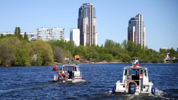 Столичные спасатели усилили патрулирование городских водоемов из-за жары Столичные спасатели усилили патрулирование городских водоемов из-за жары