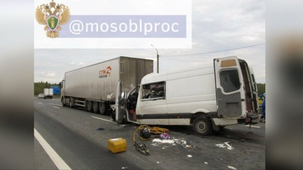 Уголовное дело возбуждено после смертельного ДТП с микроавтобусом в Подмосковье Уголовное дело возбуждено после смертельного ДТП с микроавтобусом в Подмосковье