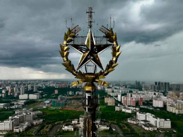 Архитекторы Москвы начинают реконструкцию шпиля главного здания МГУ Архитекторы Москвы начинают реконструкцию шпиля главного здания МГУ