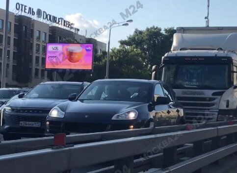 Движение на Ленинградском шоссе частично перекрыли из-за ДТП Движение на Ленинградском шоссе частично перекрыли из-за ДТП