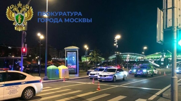 Пострадавшим в ДТП на Бережковской набережной оказывают необходимую помощь Пострадавшим в ДТП на Бережковской набережной оказывают необходимую помощь