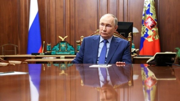 Путин встретился в Кремле со старшим советником аятоллы Хаменеи Путин встретился в Кремле со старшим советником аятоллы Хаменеи