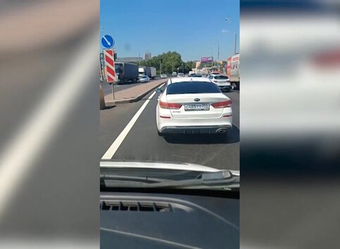 В Москве не пропустившего скорую водителя привлекли к ответственности В Москве не пропустившего скорую водителя привлекли к ответственности