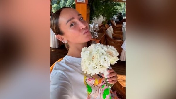 Поймавшая букет невесты Бузова заявила о скором замужестве Поймавшая букет невесты Бузова заявила о скором замужестве