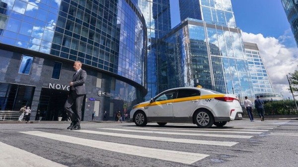 "Коммерсант": более 200 тысяч таксистов уйдут с рынка из-за закона о локализации "Коммерсант": более 200 тысяч таксистов уйдут с рынка из-за закона о локализации