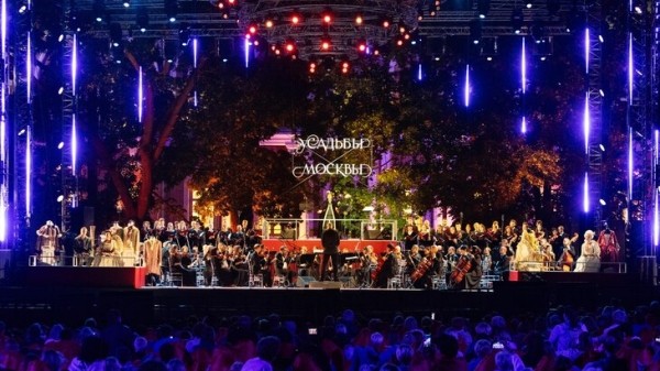 Сергунина: порядка 900 тысяч человек побывали на площадках фестиваля "Усадьбы Москвы" Сергунина: порядка 900 тысяч человек побывали на площадках фестиваля "Усадьбы Москвы"