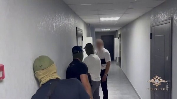 В Коломне задержали пособников телефонных мошенников с ежедневным оборотом в 10 млн руб В Коломне задержали пособников телефонных мошенников с ежедневным оборотом в 10 млн руб