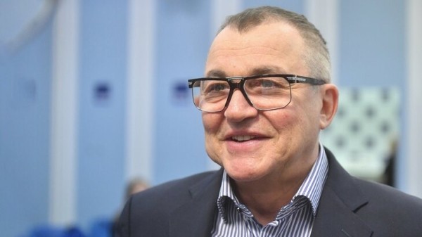 Ведущий Дибров назвал себя "предводителем Ордена рогоносцев" Ведущий Дибров назвал себя "предводителем Ордена рогоносцев"