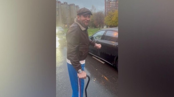 Боец Александр Емельяненко выписан из больницы в Москве Боец Александр Емельяненко выписан из больницы в Москве