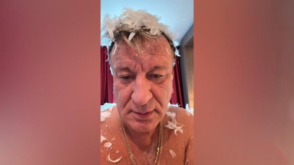 Директор Пенкина заявил, что "разрыв матраса" в отеле случился не по вине певца Директор Пенкина заявил, что "разрыв матраса" в отеле случился не по вине певца