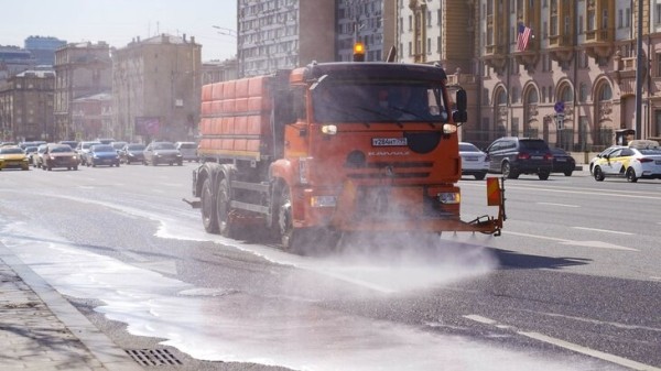 Специалисты промыли дороги в Москве в рамках подготовки к зиме Специалисты промыли дороги в Москве в рамках подготовки к зиме