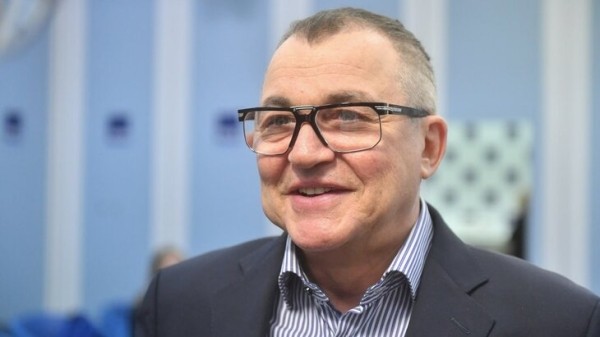 Телеведущий Дибров заявил, что предпочитает девушек с формами Телеведущий Дибров заявил, что предпочитает девушек с формами