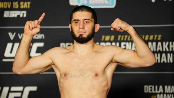 Махачев первым из россиян стал чемпионом UFC в двух весовых категориях Махачев первым из россиян стал чемпионом UFC в двух весовых категориях