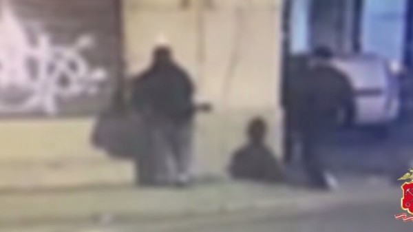 Подросток задержан за нанесение нацистского символа на фасад здания в центре Петербурга Подросток задержан за нанесение нацистского символа на фасад здания в центре Петербурга