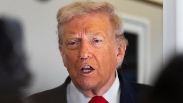 Трамп считает, что Россия хочет вести торговлю с США Трамп считает, что Россия хочет вести торговлю с США