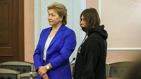 Адвокат Лурье рассказала, что Долина все еще проживает в проданной квартире Адвокат Лурье рассказала, что Долина все еще проживает в проданной квартире