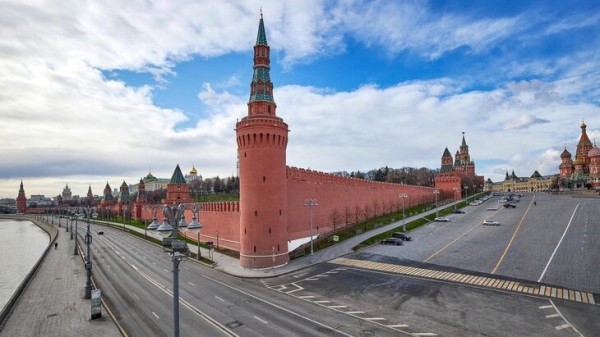 Движение закрыто на Кремлевской и Фрунзенской набережных в Москве Движение закрыто на Кремлевской и Фрунзенской набережных в Москве