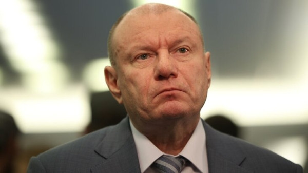 Президент "Норникеля" заявил, что Россия перестала быть "мировой бензоколонкой" Президент "Норникеля" заявил, что Россия перестала быть "мировой бензоколонкой"