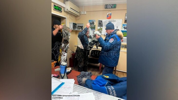 Столичные спасатели вытащили из воды тонущего рыбака Столичные спасатели вытащили из воды тонущего рыбака