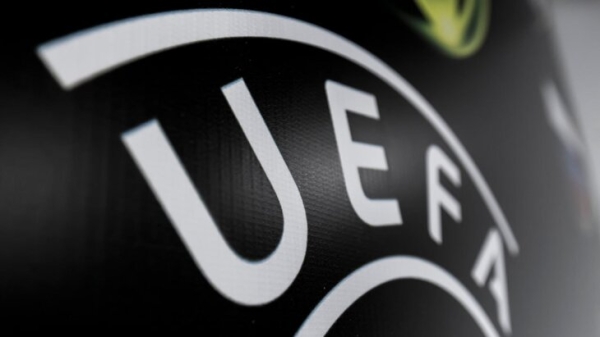 UEFA наказал Украину за оскорбления болельщиков в сторону России UEFA наказал Украину за оскорбления болельщиков в сторону России