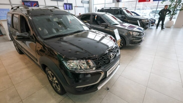 Продажи новых автомобилей Lada в РФ упали на 28,7% в январе Продажи новых автомобилей Lada в РФ упали на 28,7% в январе