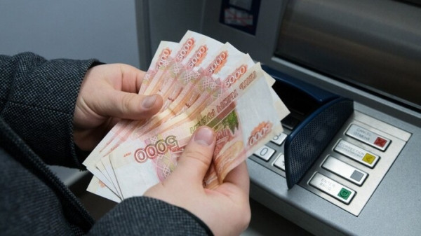 Россиянам могут ограничить внесение наличных через банкоматы Россиянам могут ограничить внесение наличных через банкоматы