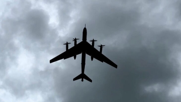 Стратегические ракетоносцы Ту-95МС выполнили полет над Беринговым морем Стратегические ракетоносцы Ту-95МС выполнили полет над Беринговым морем