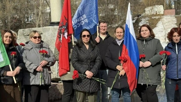 Депутат ГД Романенко принял участие в памятной акции в годовщину воссоединения Крыма с РФ Депутат ГД Романенко принял участие в памятной акции в годовщину воссоединения Крыма с РФ