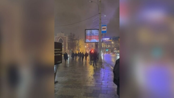 Загоревшуюся в центре Москвы мачту ретранслятора потушили Загоревшуюся в центре Москвы мачту ретранслятора потушили