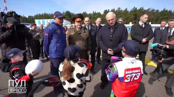 Лукашенко рассказал, что ездит на мотоцикле Harley-Davidson Лукашенко рассказал, что ездит на мотоцикле Harley-Davidson
