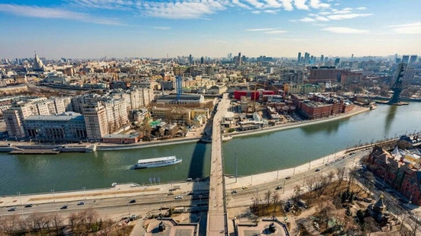 Парад судов прошел в Москве в честь открытия летней навигации Парад судов прошел в Москве в честь открытия летней навигации