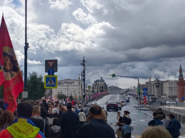 Общемосковский крестный ход: мощи Дмитрия Донского повели за собой сотни тысяч верующих Общемосковский крестный ход: мощи Дмитрия Донского повели за собой сотни тысяч верующих