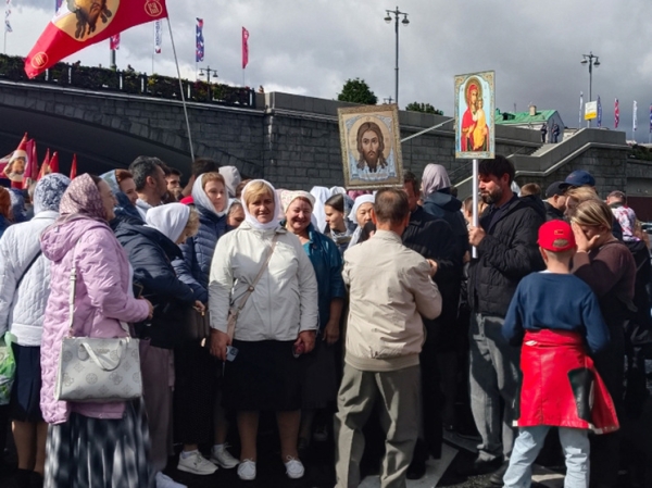 Общемосковский крестный ход: мощи Дмитрия Донского повели за собой сотни тысяч верующих Общемосковский крестный ход: мощи Дмитрия Донского повели за собой сотни тысяч верующих